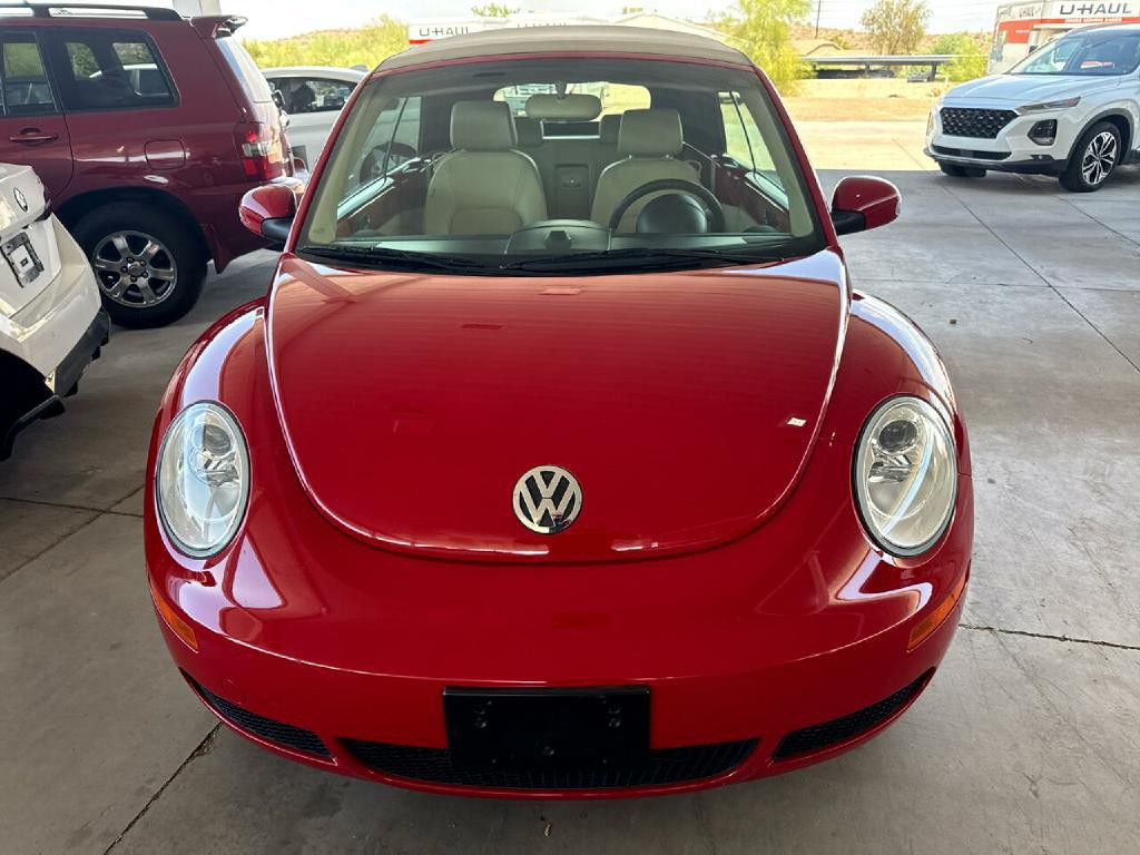 2008 Volkswagen Beetle Image 2