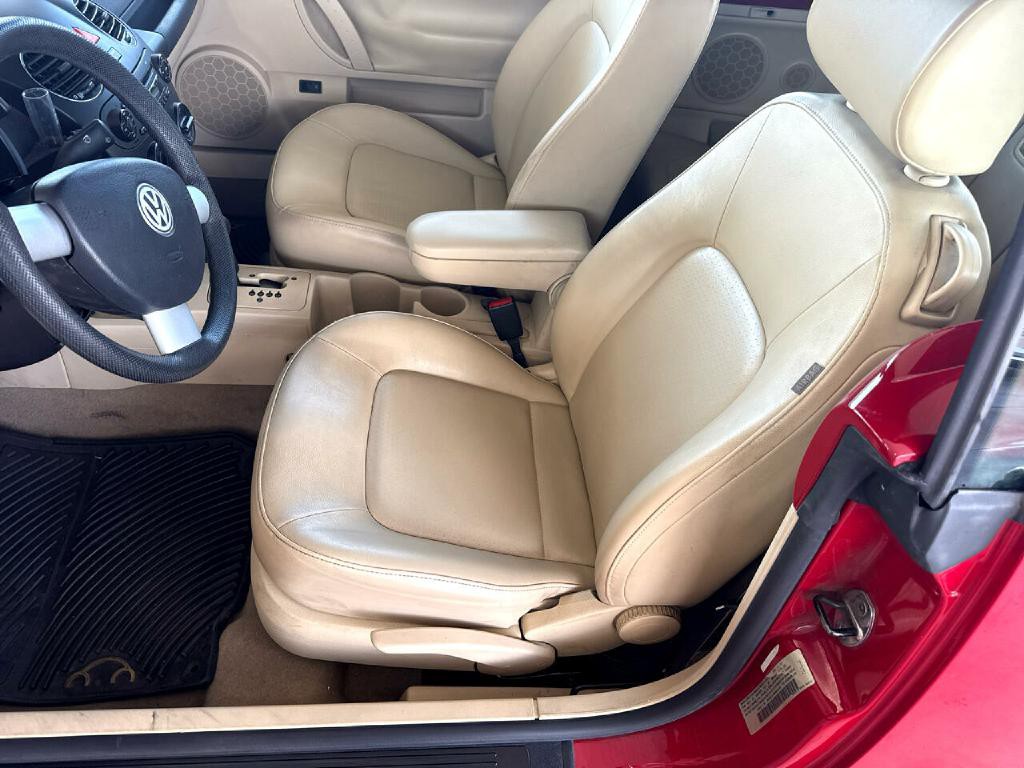 2008 Volkswagen Beetle Image 9