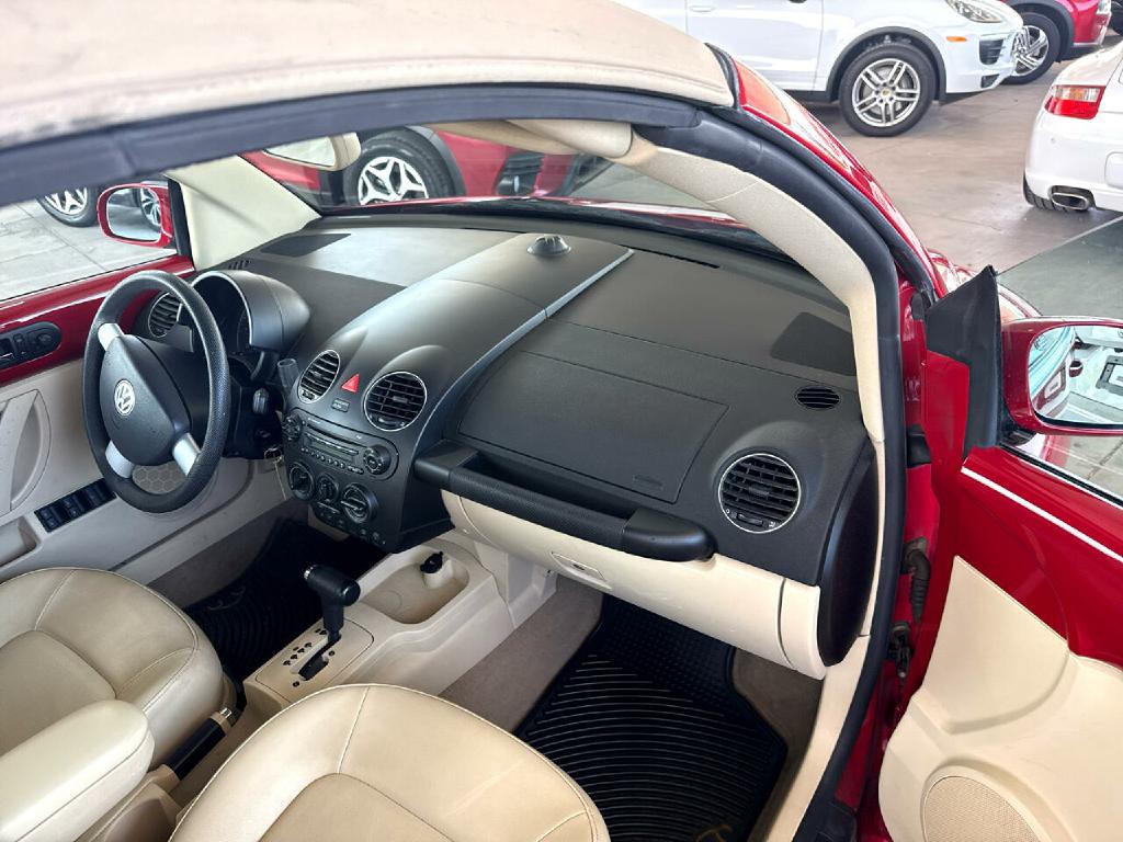 2008 Volkswagen Beetle Image 16