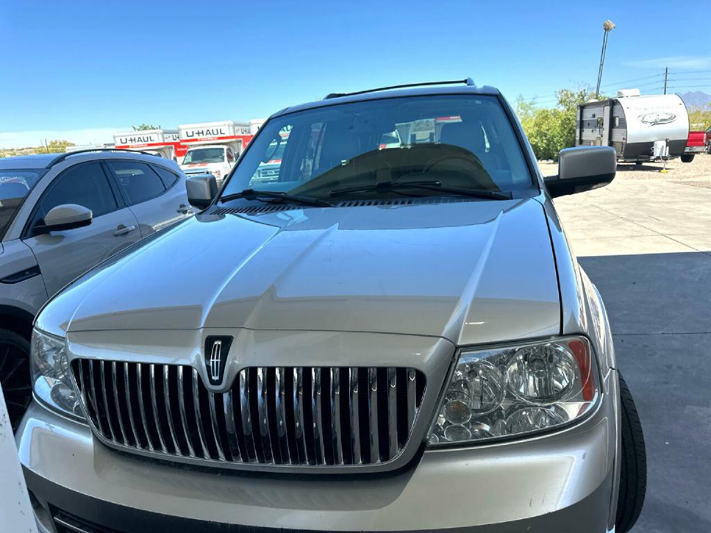 2006 Lincoln Navigator Image 2