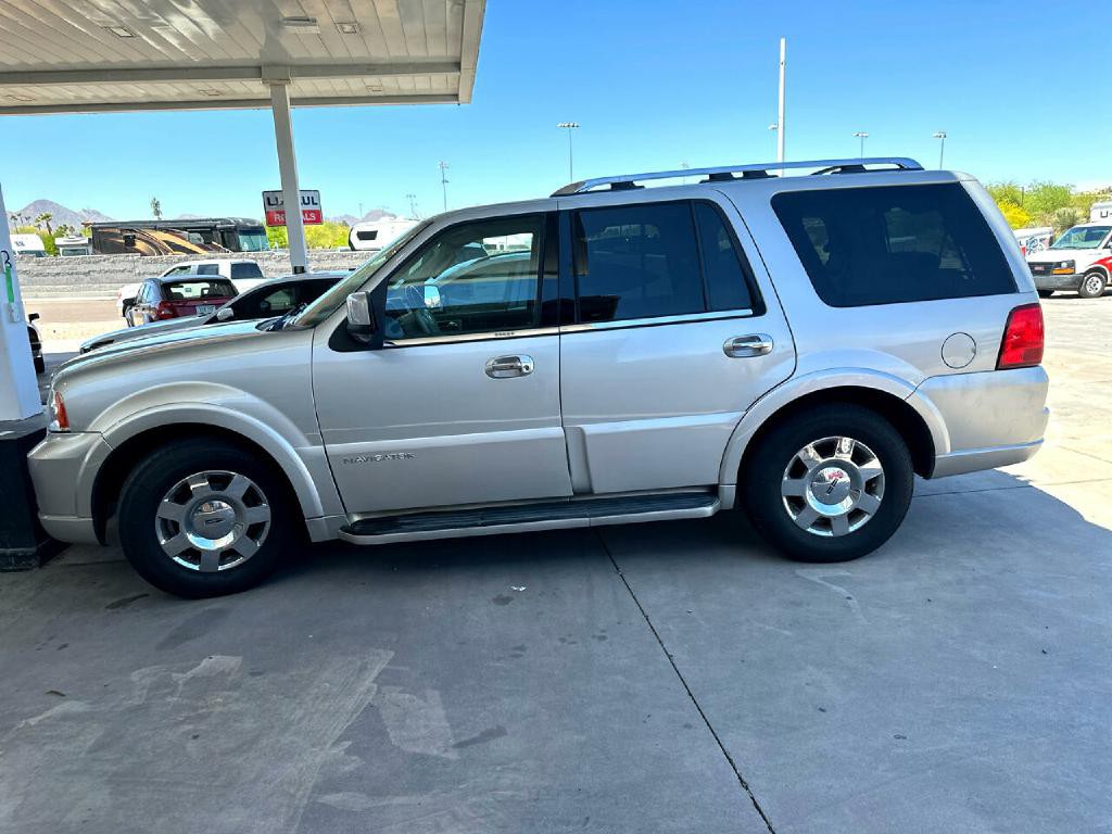 2006 Lincoln Navigator Image 3