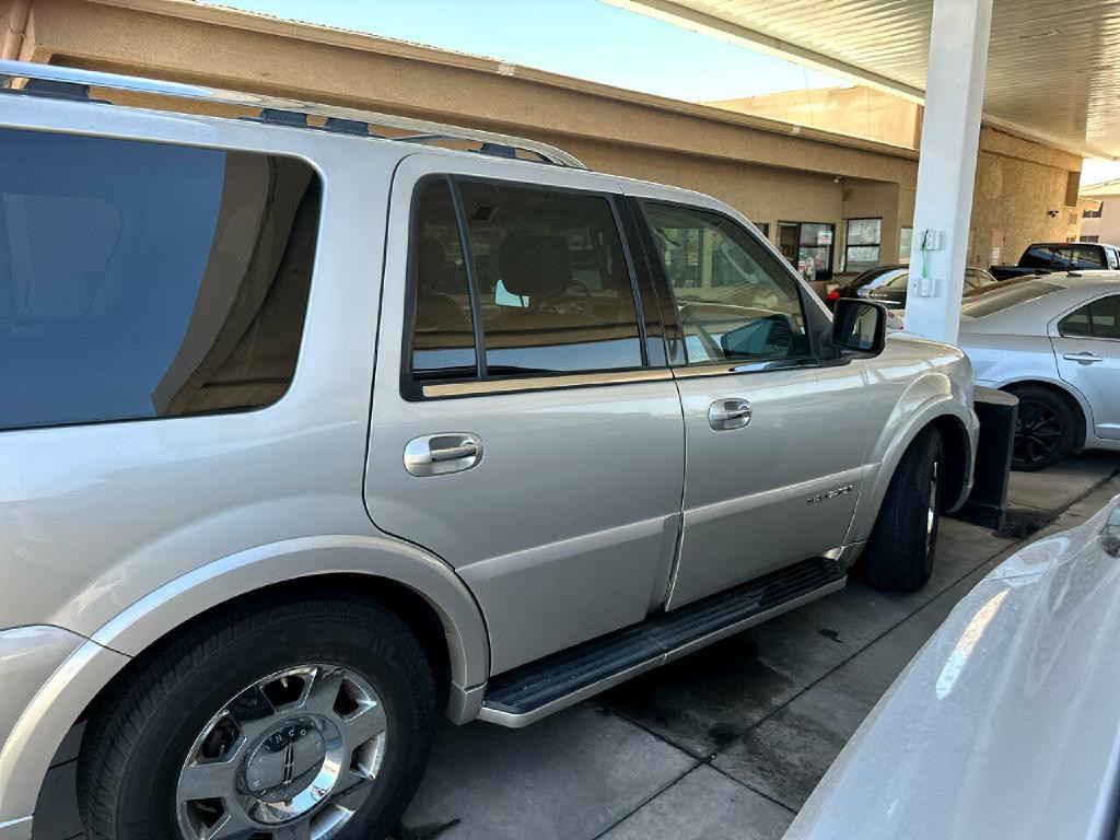 2006 Lincoln Navigator Image 6