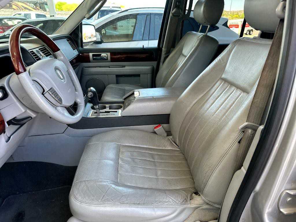2006 Lincoln Navigator Image 9