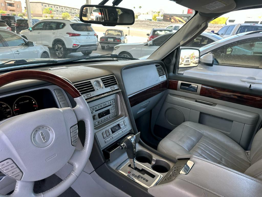 2006 Lincoln Navigator Image 11