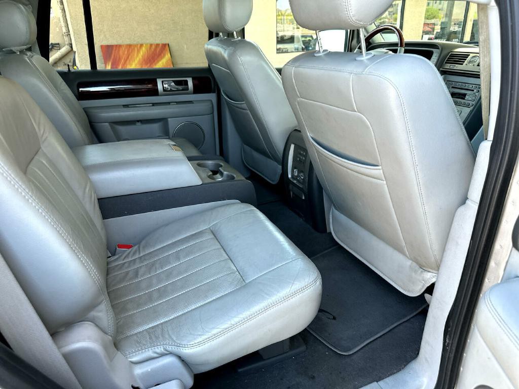 2006 Lincoln Navigator Image 17