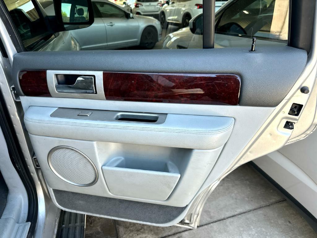 2006 Lincoln Navigator Image 18