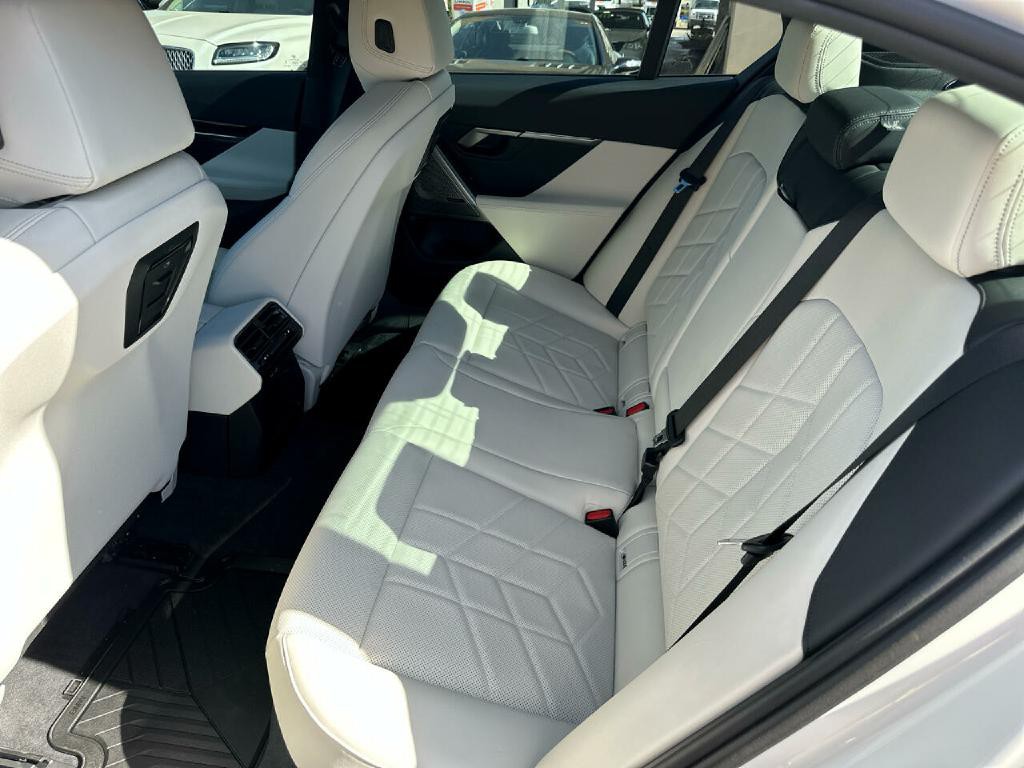 2024 BMW I5 Image 13