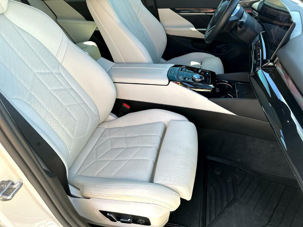 2024 BMW I5 Image 19