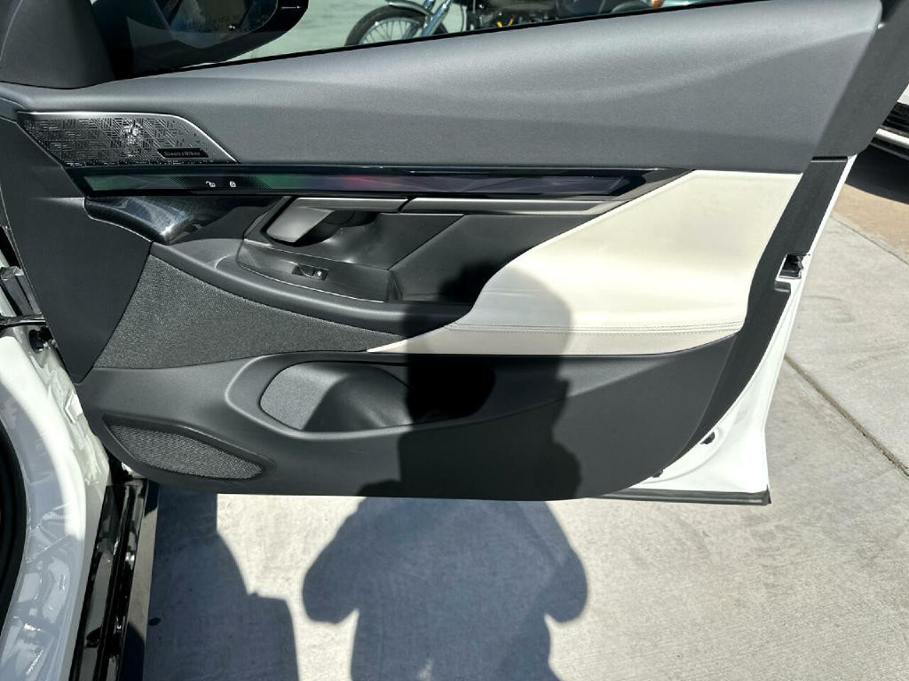 2024 BMW I5 Image 20