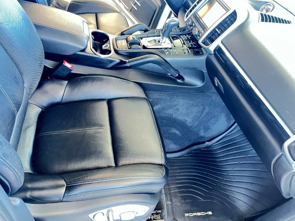 2016 Porsche Cayenne Image 8
