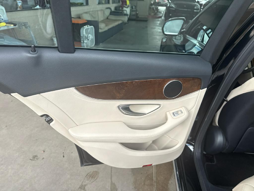 2016 Mercedes-Benz C-Class Image 16