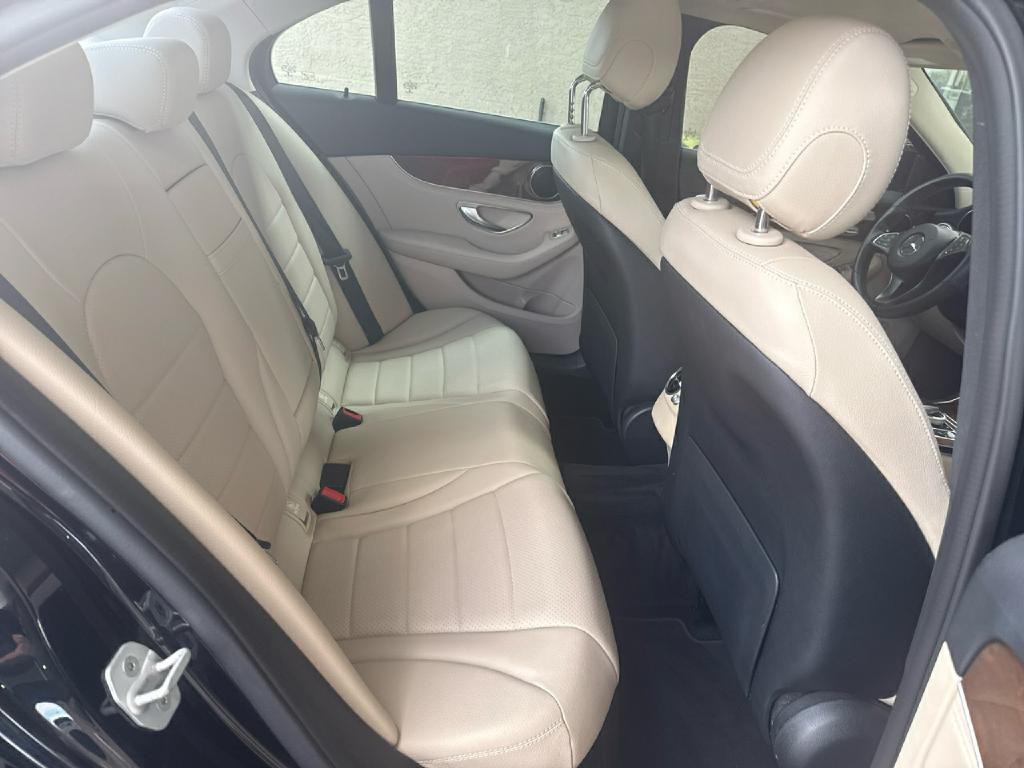 2016 Mercedes-Benz C-Class Image 19