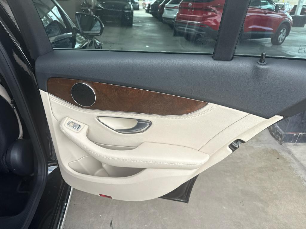 2016 Mercedes-Benz C-Class Image 21