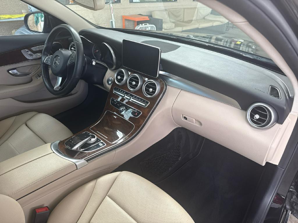 2016 Mercedes-Benz C-Class Image 23