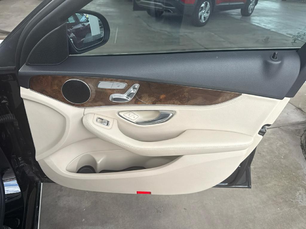 2016 Mercedes-Benz C-Class Image 24