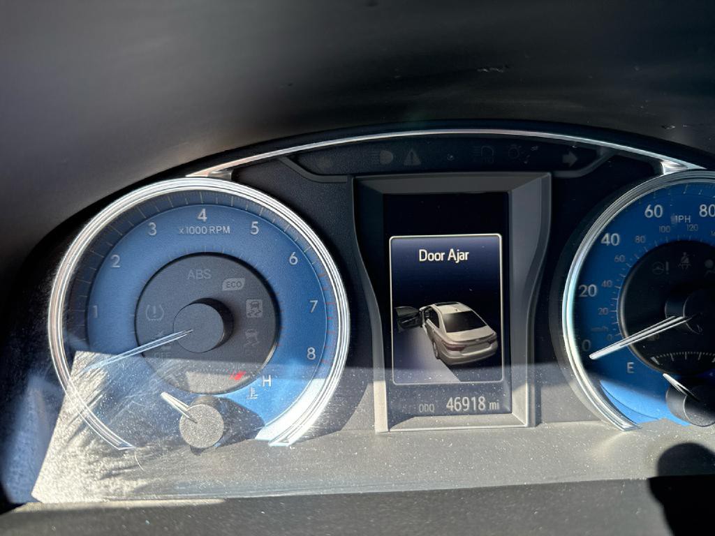 2017 Toyota Camry Image 9