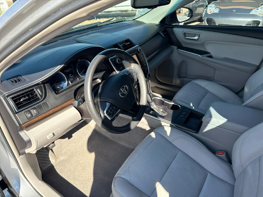 2017 Toyota Camry Image 11