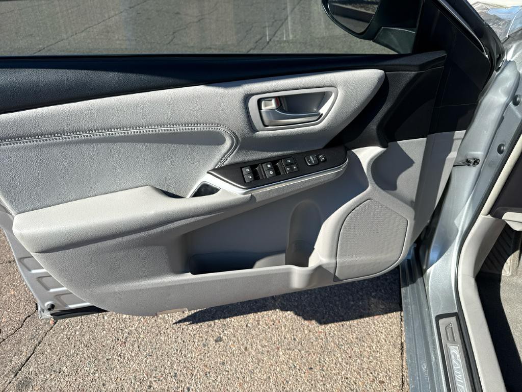 2017 Toyota Camry Image 13