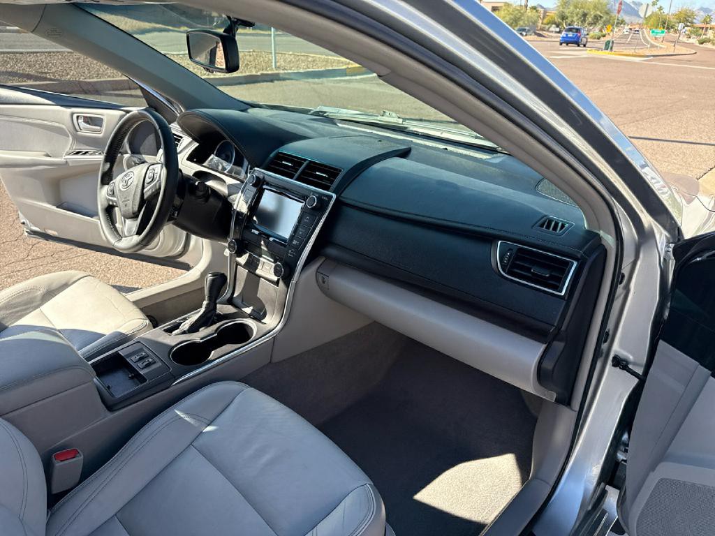 2017 Toyota Camry Image 20