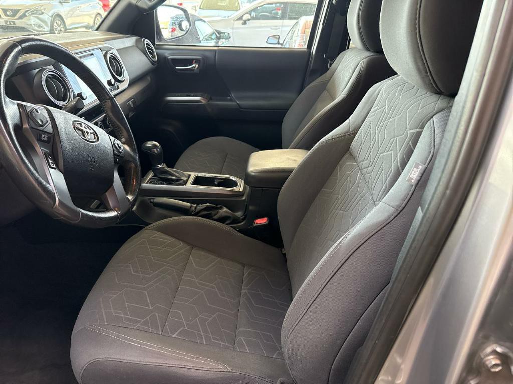 2017 Toyota Tacoma Image 2