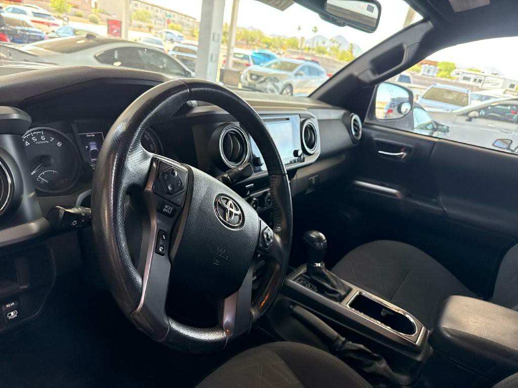 2017 Toyota Tacoma Image 4