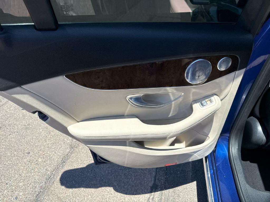 2017 Mercedes-Benz C-Class Image 16