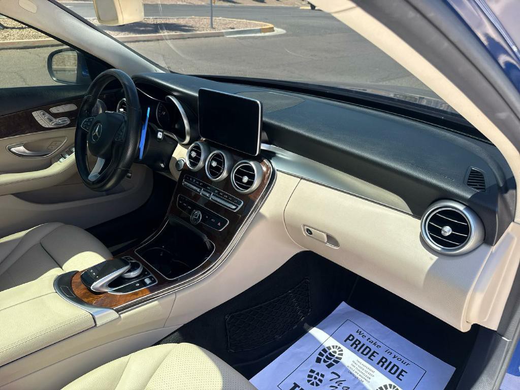 2017 Mercedes-Benz C-Class Image 21