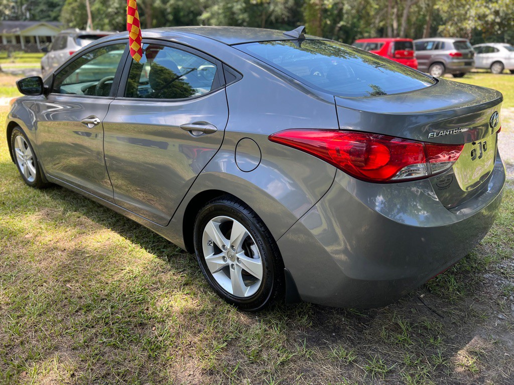 2013 Hyundai Elantra Image 8