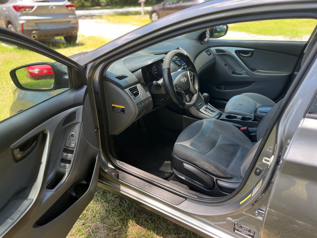 2013 Hyundai Elantra Image 10