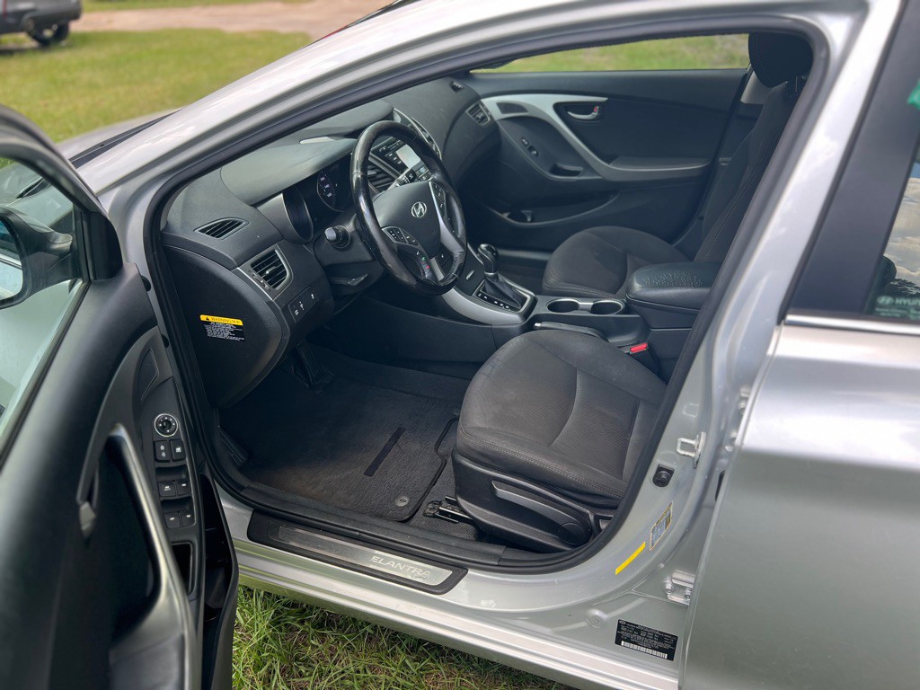 2016 Hyundai Elantra Image 9