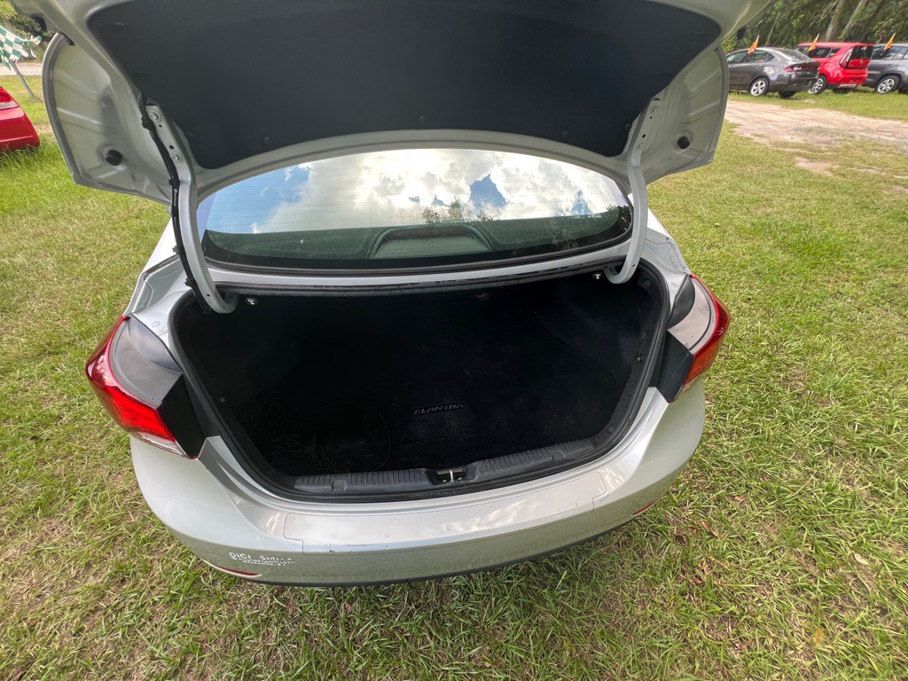 2016 Hyundai Elantra Image 14