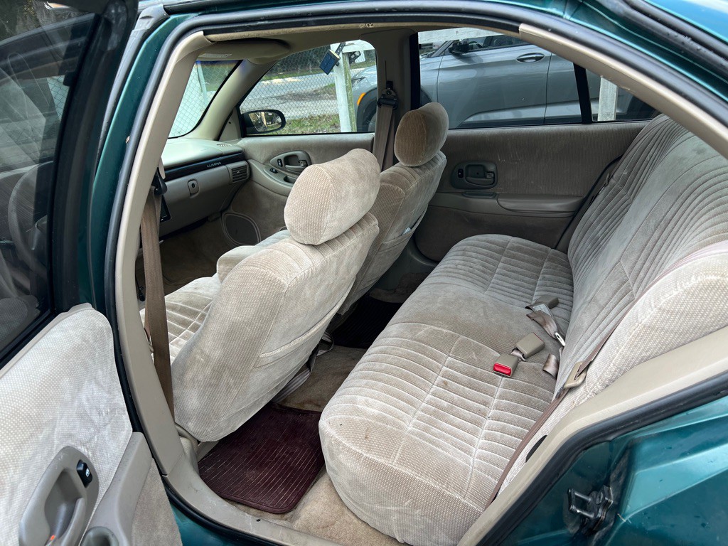 1999 Chevrolet Lumina Image 10