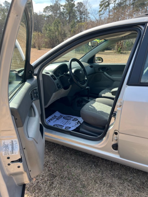 2005 Ford Focus Image 9