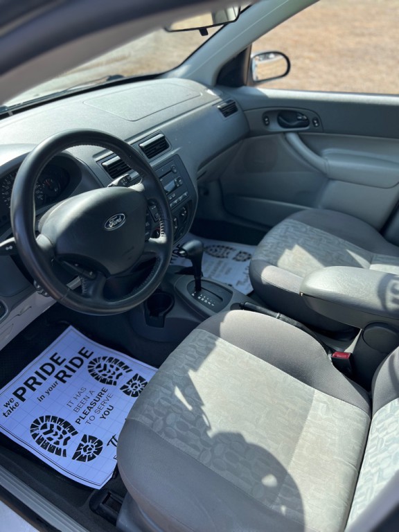 2005 Ford Focus Image 10