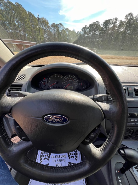 2005 Ford Focus Image 12