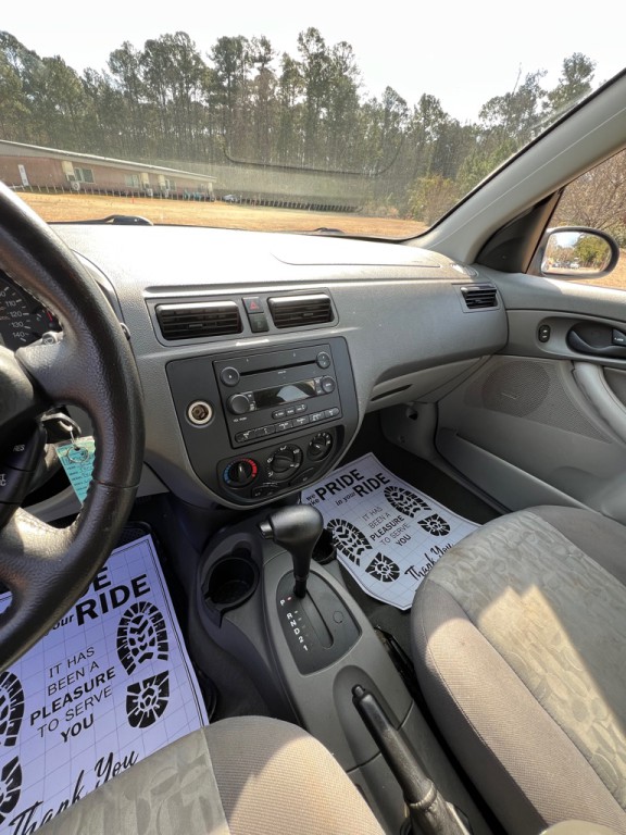 2005 Ford Focus Image 13