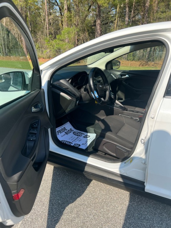 2016 Ford Focus Image 9