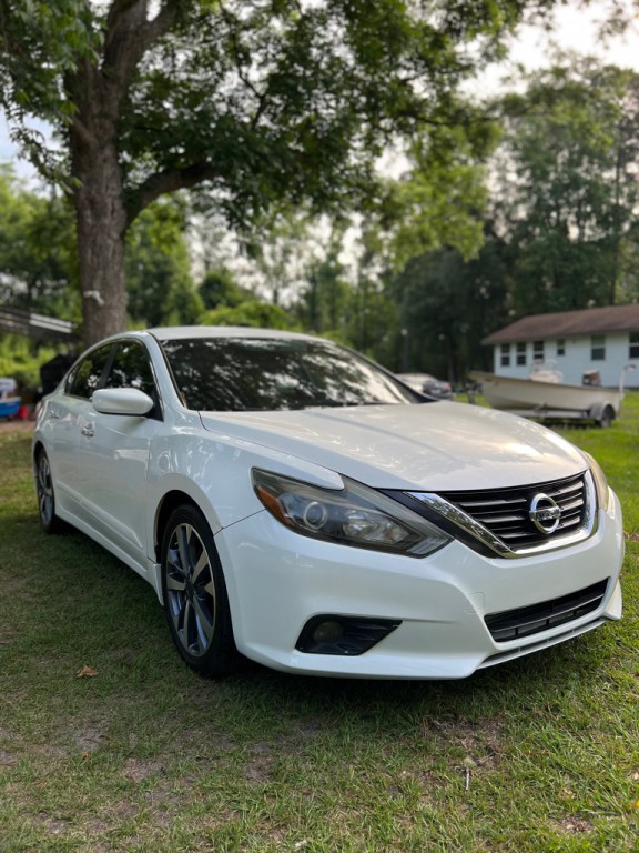 2017 Nissan Altima Image 2