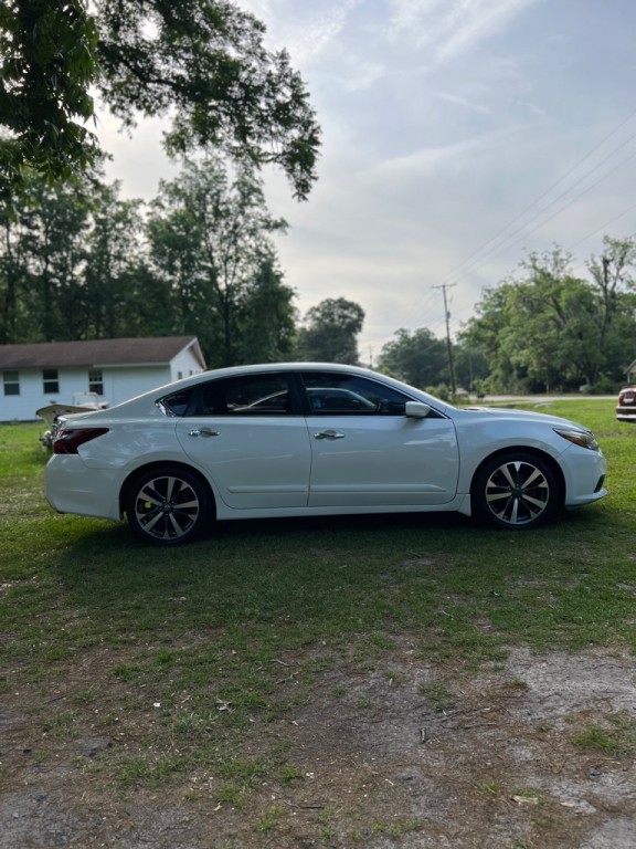 2017 Nissan Altima Image 3