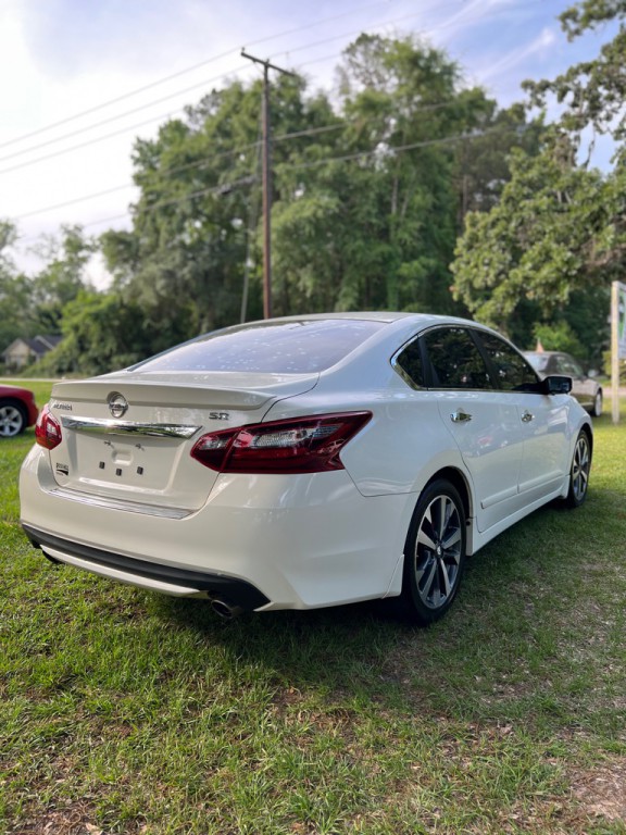 2017 Nissan Altima Image 4