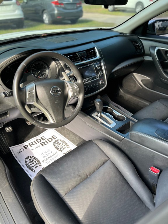 2017 Nissan Altima Image 9