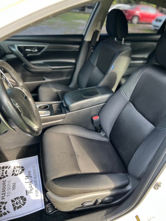 2017 Nissan Altima Image 10