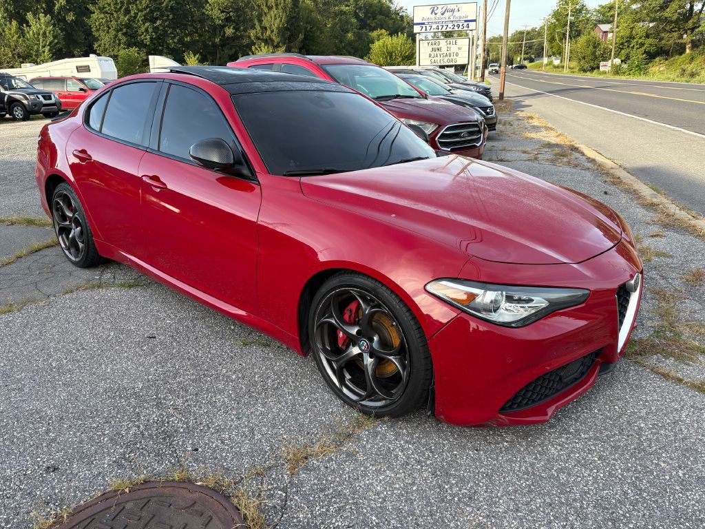 2017 Alfa Romeo Giulia Image 2