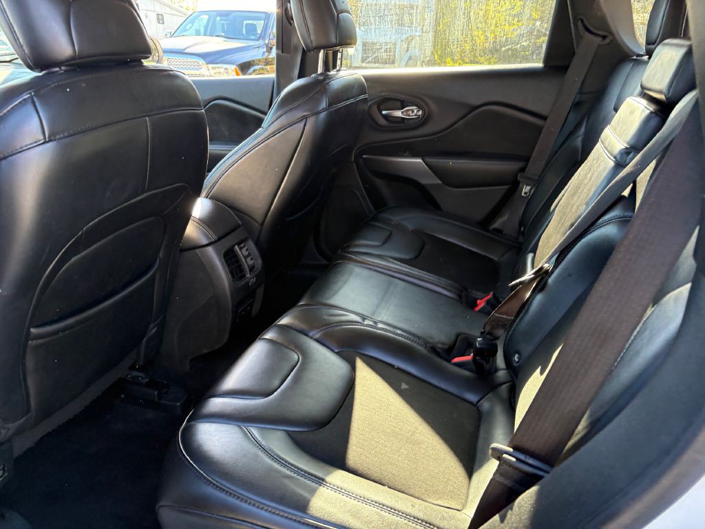 2019 Jeep Cherokee Image 6