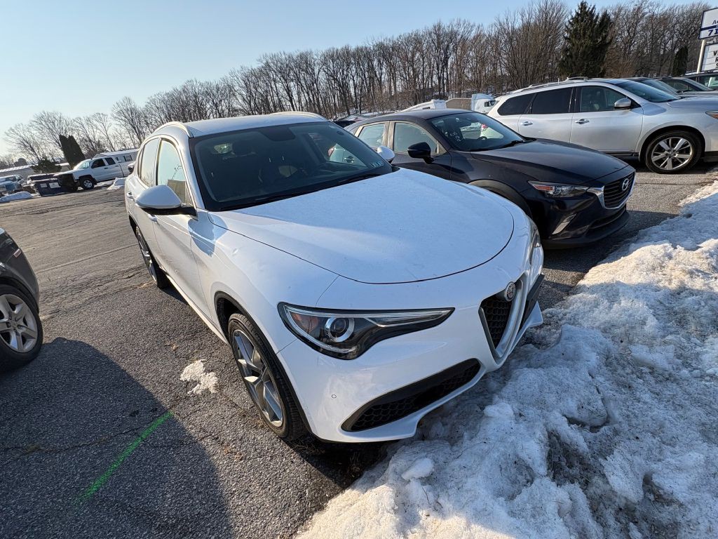 2018 Alfa Romeo Stelvio Image 2