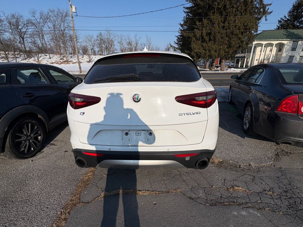 2018 Alfa Romeo Stelvio Image 3