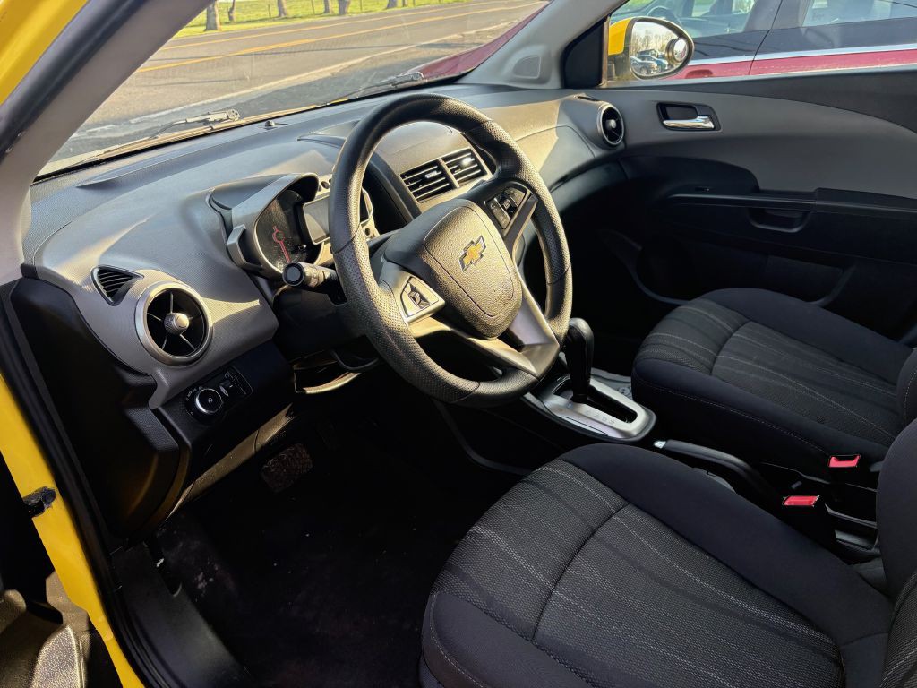 2015 Chevrolet Sonic Image 4
