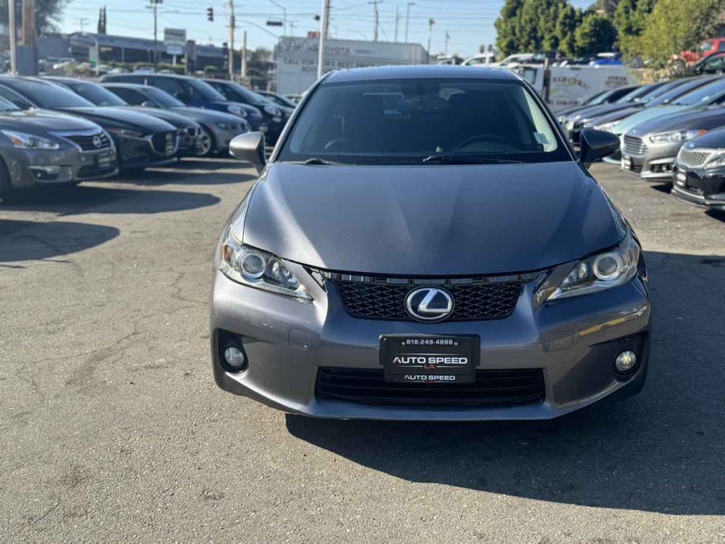 2013 Lexus CT 200h Image 2