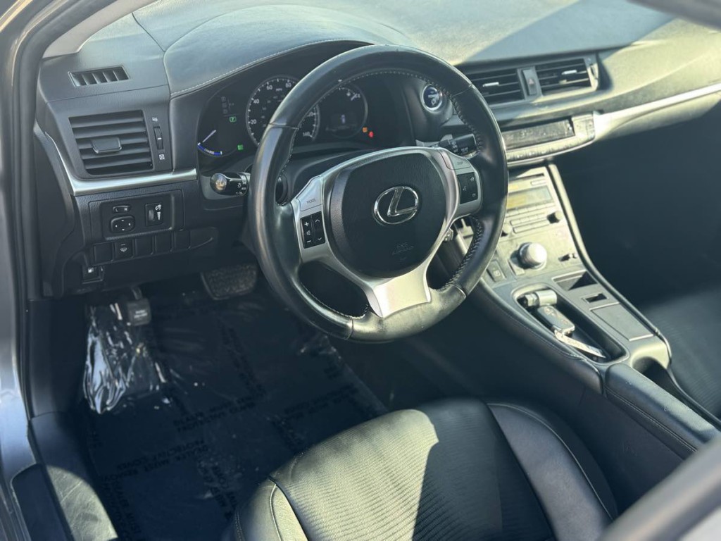 2013 Lexus CT 200h Image 10