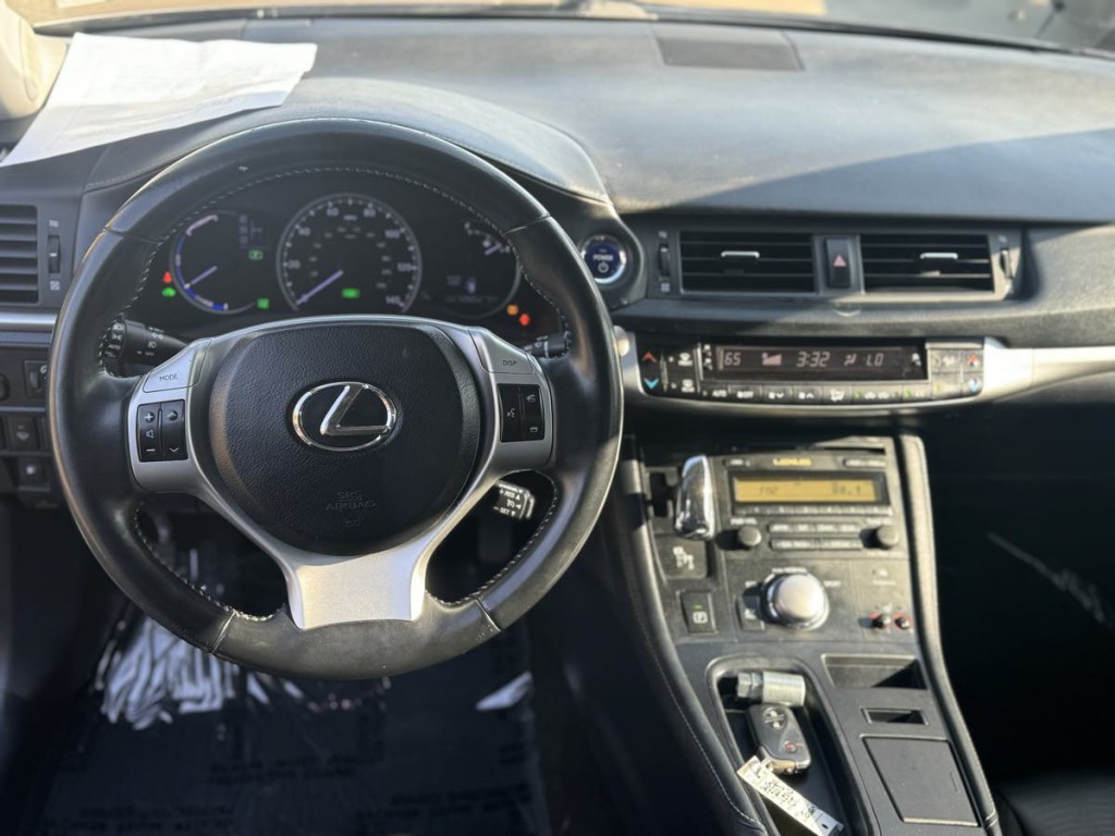 2013 Lexus CT 200h Image 15